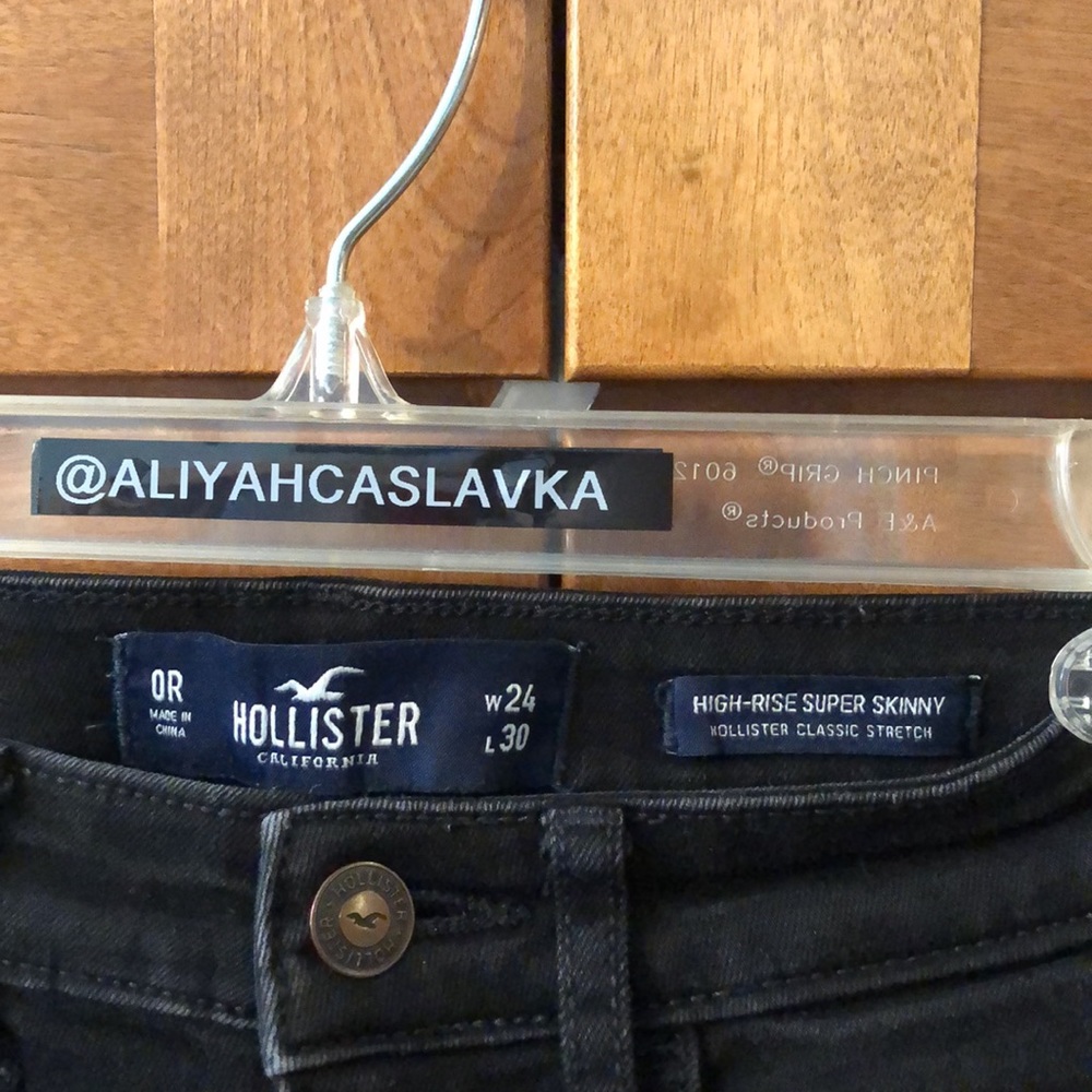 Hollister Black High-Rise Skinny Jeans - Picture 4 of 5